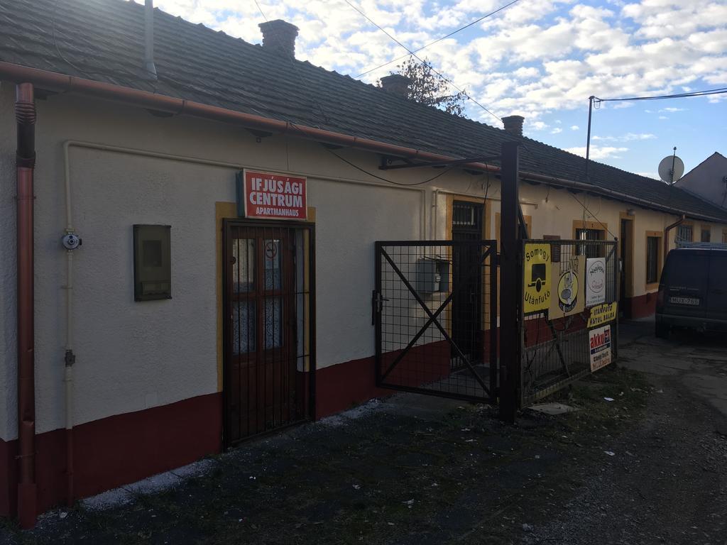 Centrum Panzio Kaposvar Luaran gambar